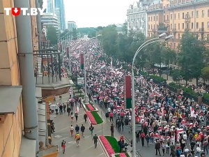 Число участников несанкционированного марша оппозиции в Минске превысило 100 тыс. человек
