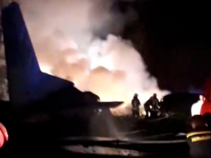 Под Харьковом упал и загорелся военный Ан-26. 22 человека погибли