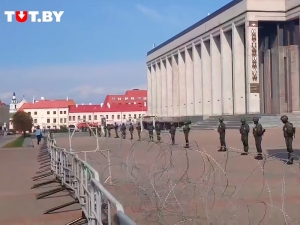Военные и бронетехника снова стянуты в центр Минска. Начались массовые задержания участников акции оппозиции