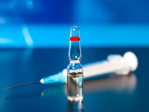 Bloomberg: умершему в Бразилии участнику испытаний вакцины AstraZeneca не вводили препарат