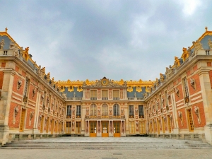 Во Франции задержали мужчину,  проникшего в Версальский дворец  и  представившегося королем