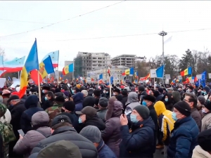 В Кишинева на многотысячной акция протеста сторонников Майи Санду потребовали ее досрочной инаугурации