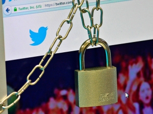 Twitter навсегда заблокировал 70 тысяч аккаунтов последователей теории заговора QAnon