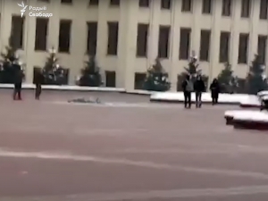 В Минске на площади Независимости госпитализирован человек после попытки самосожжения