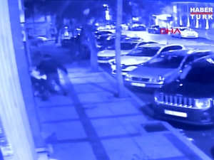 В Стамбуле вооруженный ножом сборщик мусора напал на россиян: трое ранены