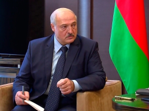 'Коммерсант': Лукашенко на новой встрече с Путиным попросит кредит еще на 3 млрд долларов